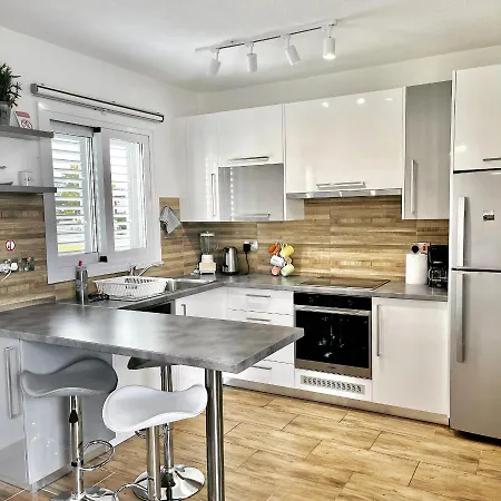Lejlighed Coral Bay Modern Renovated By The Sea Paphos