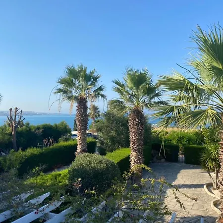 Coral Bay Modern Renovated By The Sea