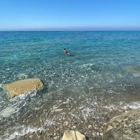 Coral Bay Modern Renovated By The Sea *