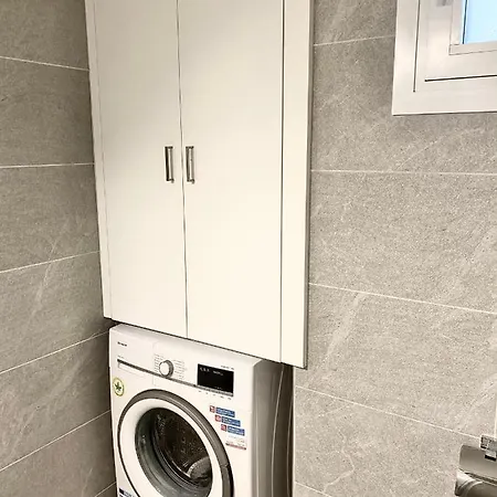 Coral Bay Modern Renovated By The Sea