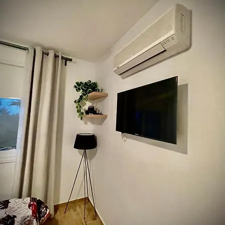 Apartament Coral Bay Modern Renovated By The Sea Paphos