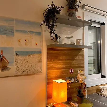Coral Bay Modern Renovated By The Sea Apartament *